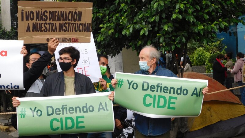 Possible title: Protesta en el CIDE contra la difamación