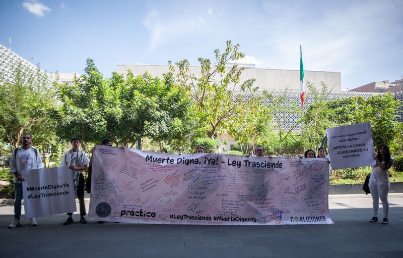 Samara Martínez convocó a la primera marcha por la muerte digna y la Ley Trasciende para el 28 de agosto en CDMX. Conoce la hora, ruta, qué propone la iniciativa y cómo avanza el debate sobre la eutanasia en México.