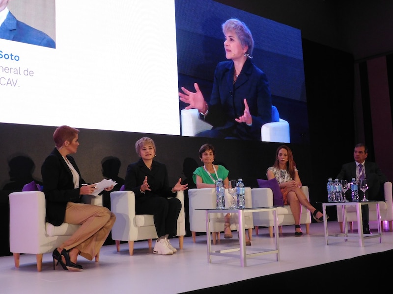 Mesa redonda sobre el papel de la mujer en la empresa