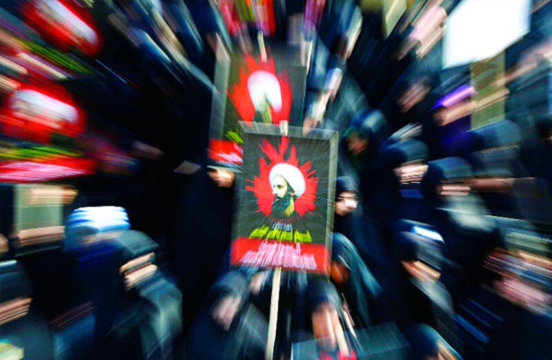 Multitud de personas marchando en una protesta