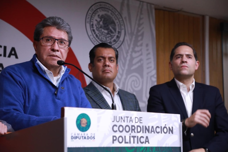 Ricardo Monreal, líder de la  Jucopo y de la bancada de Morena, junto con  Sergio Gutiérrez, presidente de la Mesa Directiva.