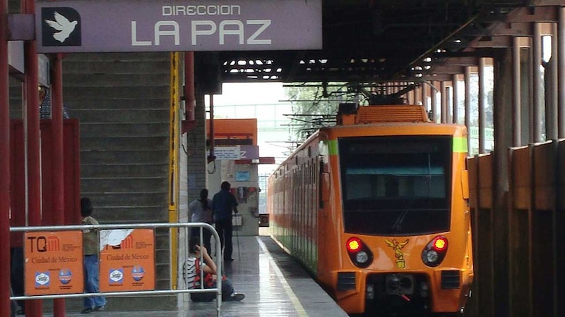 Tren en la estación La Paz
