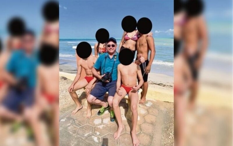 Un grupo de personas en la playa