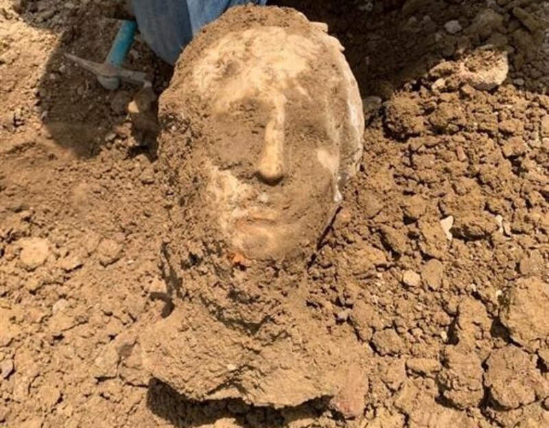 Cabeza de una estatua romana de mármol