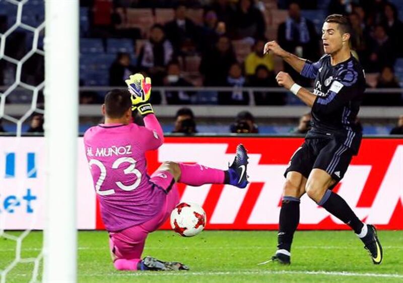 Cristiano Ronaldo marca un gol de chilena en el partido contra el Valencia