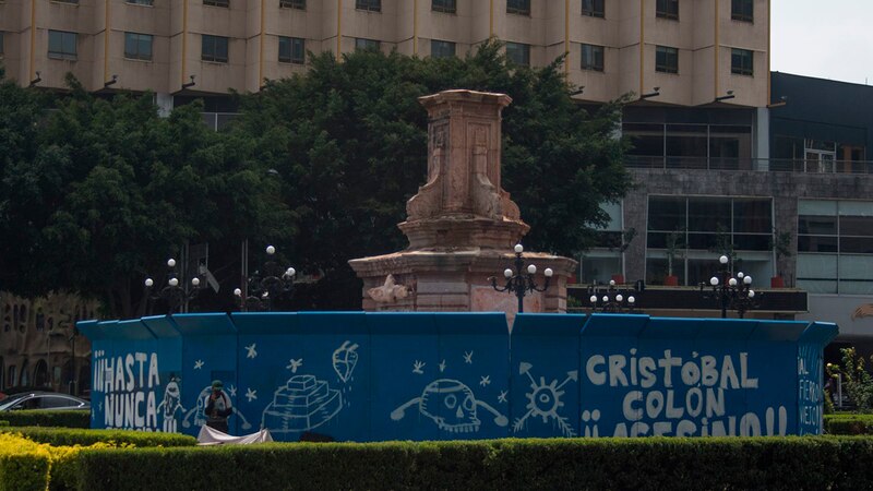 Monumento a Cristóbal Colón vandalizado en Paseo de la Reforma