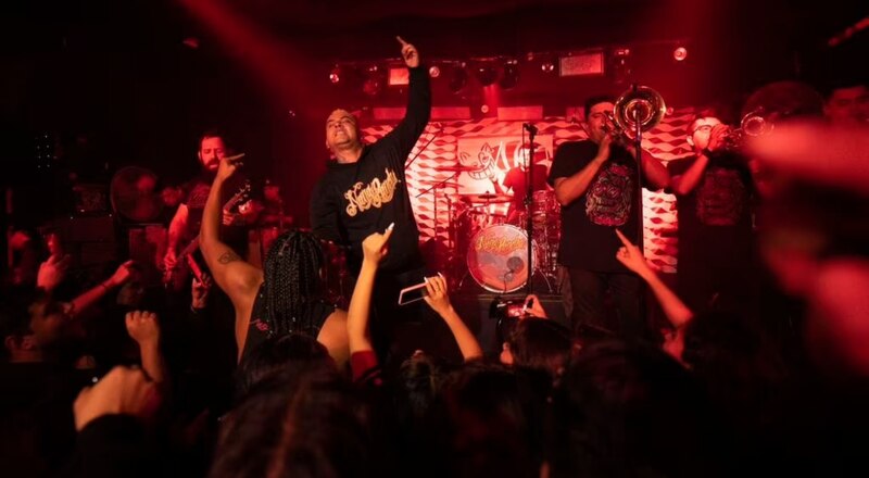 ¡La banda de rock "Ho99o9" en concierto!