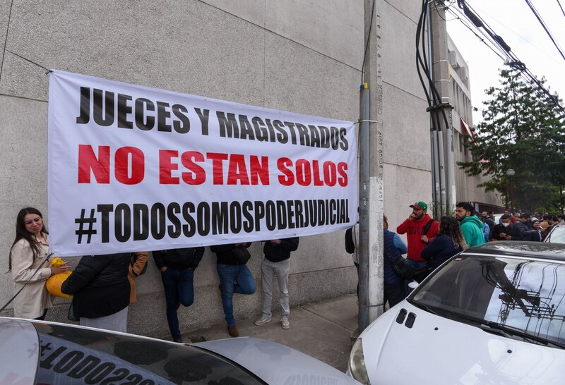 Trabajadores del Poder Judicial Federal con sede en Toluca continuarán en paro de labores este jueves y viernes en espera de una respuesta por parte del Consejo de la Judicatura a todas sus peticiones solicitando garantías para los derechos de los trabajadores.