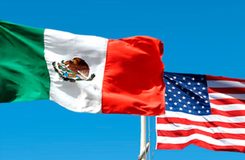 Las banderas de México y Estados Unidos ondeando juntas