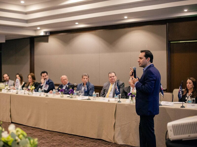 Políticos en una reunión