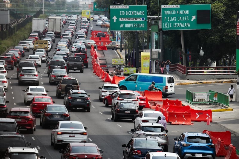 Las obras  a un costado sobre las banquetas en Calzada de Tlalpan en dirección al Centro Histórico comenzaron sus trabajos a la altura de metro Ermita para la nueva ciclovía exclusiva para las bicicletas que será inaugurada para el Mundial de Fútbol en 2026.