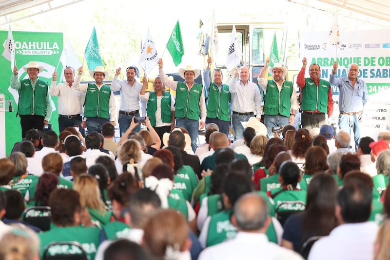 El gobernador de Coahuila, Manolo Jiménez, durante el anuncio de inversión en obras públicas en San Juan de Sabinas