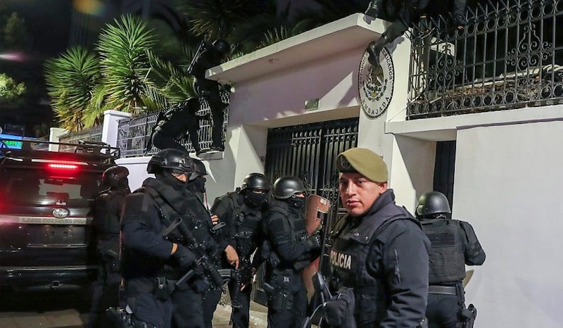 La policía rodea la casa del Chapo Guzmán