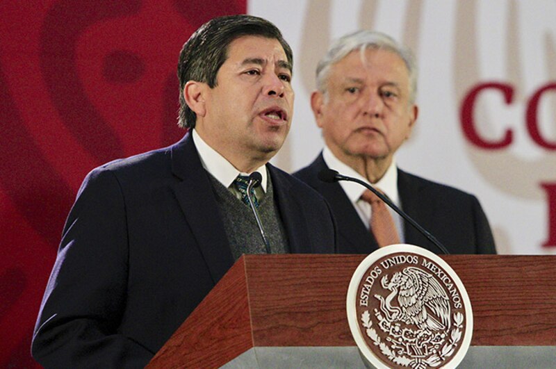 El presidente Andrés Manuel López Obrador y el secretario de Educación Pública, Esteban Moctezuma Barragán, durante una conferencia de prensa.