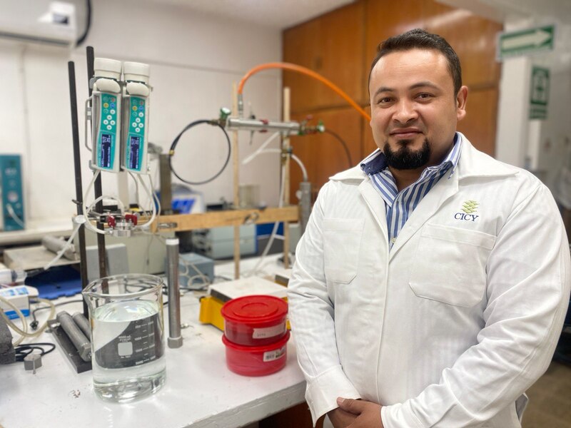 Científico en el laboratorio