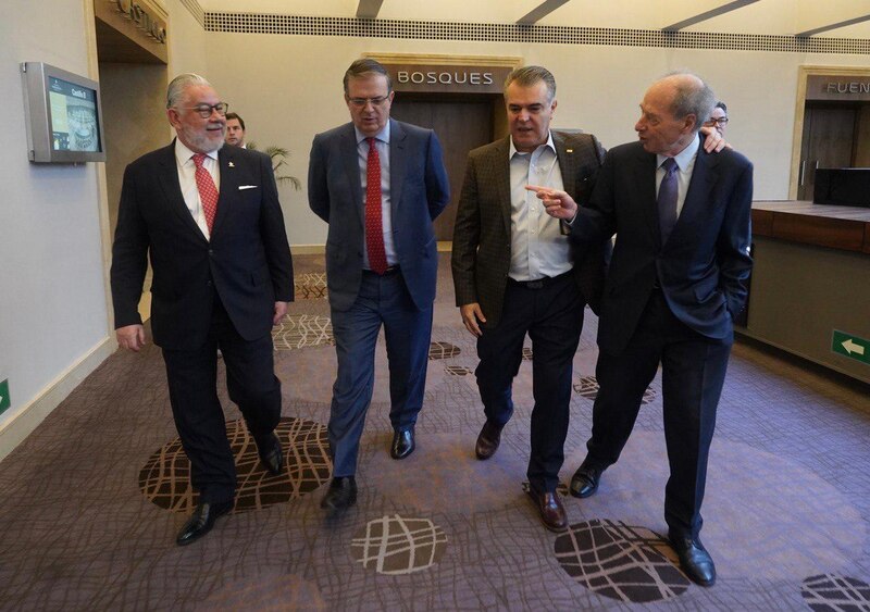 Reunión de empresarios en un hotel