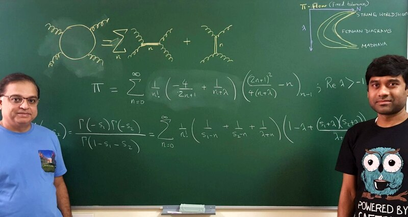 Dos físicos están trabajando en una pizarra.