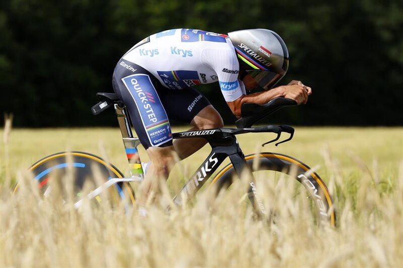 El ciclista belga Wout van Aert celebra su victoria en la etapa 11 del Tour de Francia 2022.