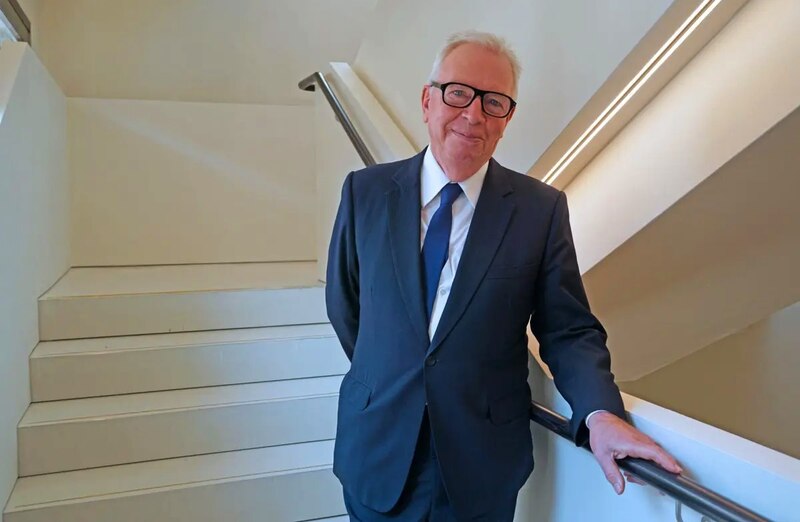 El presidente de la compañía, Juan Pérez, en la inauguración de la nueva sede