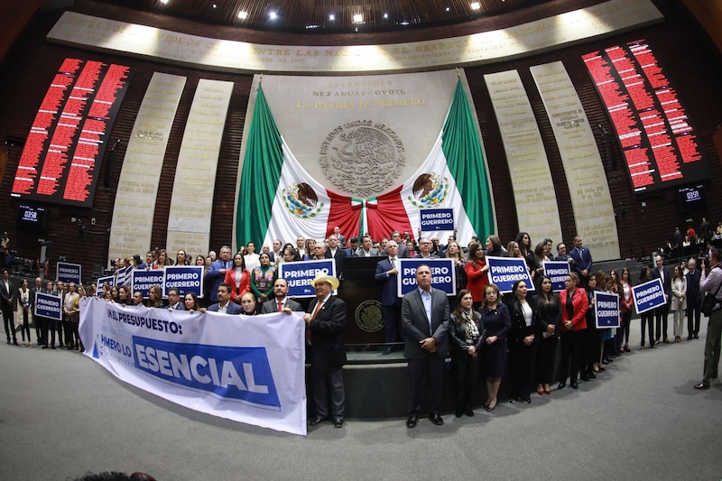 Diputados federales de Morena durante la sesión ordinaria en el Palacio Legislativo de San Lázaro.