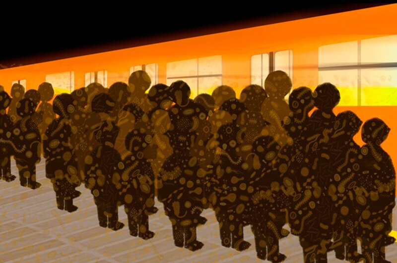 La imagen muestra a un grupo de personas esperando en una estación de metro. Las personas están cubiertas de bacterias y virus, lo que sugiere que están enfermas.