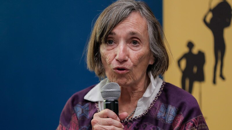 La escritora Elena Poniatowska durante una conferencia