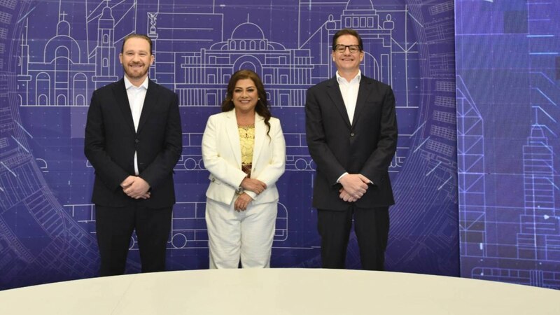 Reunión de trabajo para la mejora del transporte público en la ciudad de México.