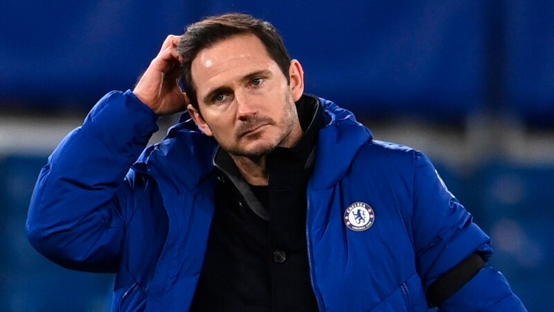 Frank Lampard, entrenador del Chelsea, se muestra preocupado por la racha de malos resultados del equipo.