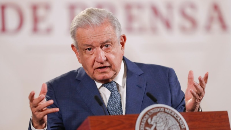 El presidente López Obrador da un discurso en la conferencia de prensa matutina.