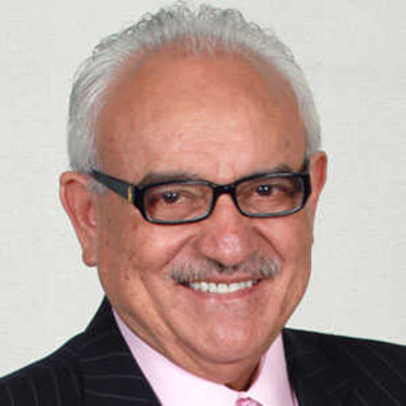 El Dr. Juan García, un médico de renombre, es nombrado nuevo director del Hospital General de la Ciudad de México.