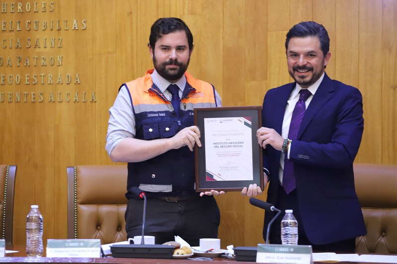 Entrega COFEPRIS reconocimiento al IMSS por su Red de Servicios en las Unidades Médicas de Alta Especialidad