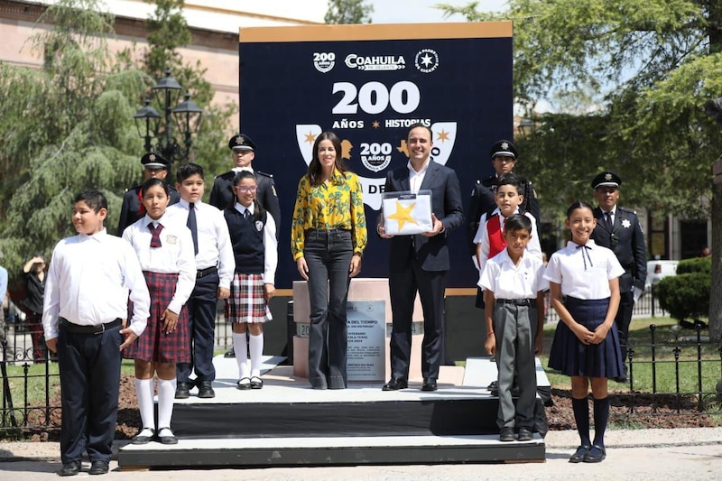 Entrega de la Bandera Nacional a la escolta de la escuela primaria “Ignacio Zaragoza”