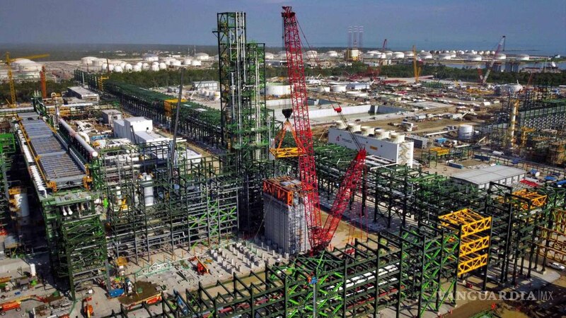 Construcción de una refinería de petróleo