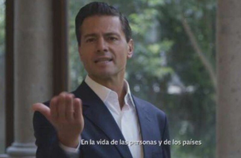 El presidente Enrique Peña Nieto da un discurso sobre la importancia de la educación en México.