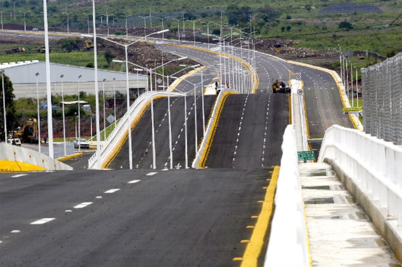 Construcción de un puente vehicular en México