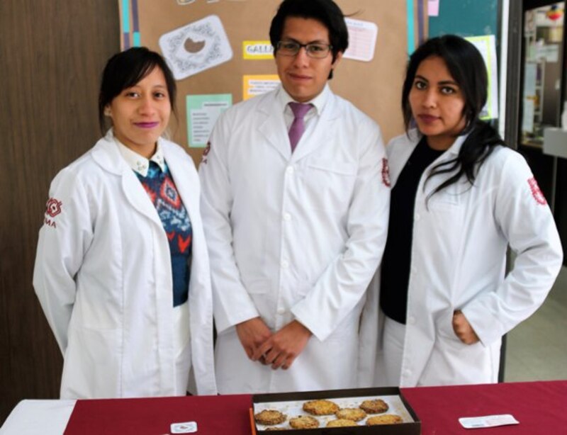 Estudiantes de medicina presentan proyecto de galletas saludables