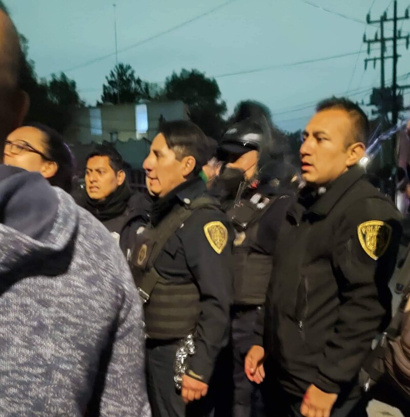 Policías mexicanos en una protesta