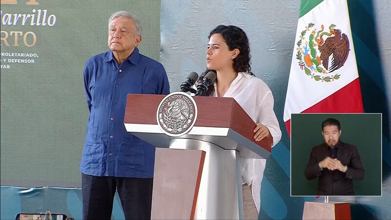 El presidente López Obrador encabeza la ceremonia por el 106 aniversario de la promulgación de la Constitución de 1917.