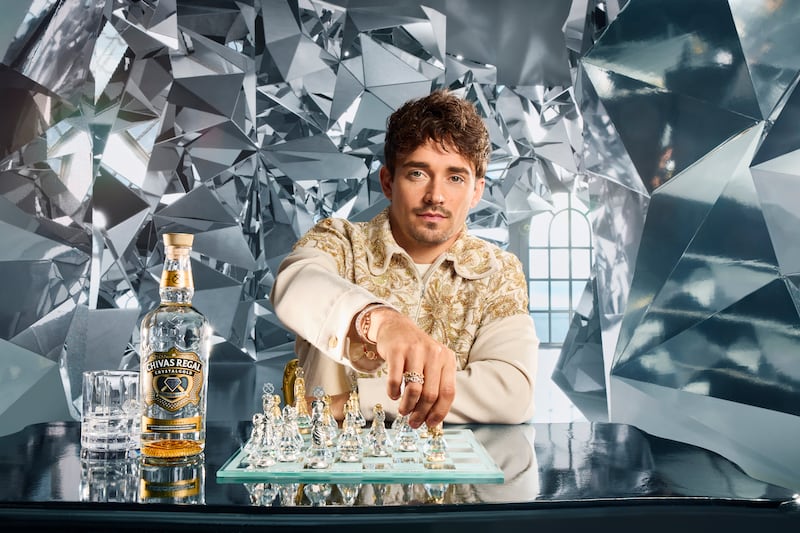 Charles le Clerc fusiona talento y sofisticación junto a Chivas Regal