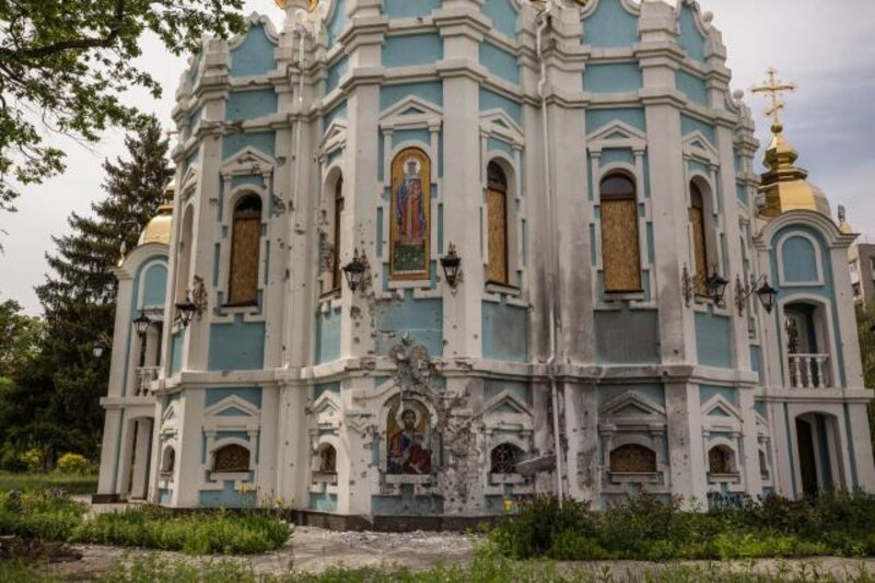 Iglesia ortodoxa dañada por la guerra en Ucrania