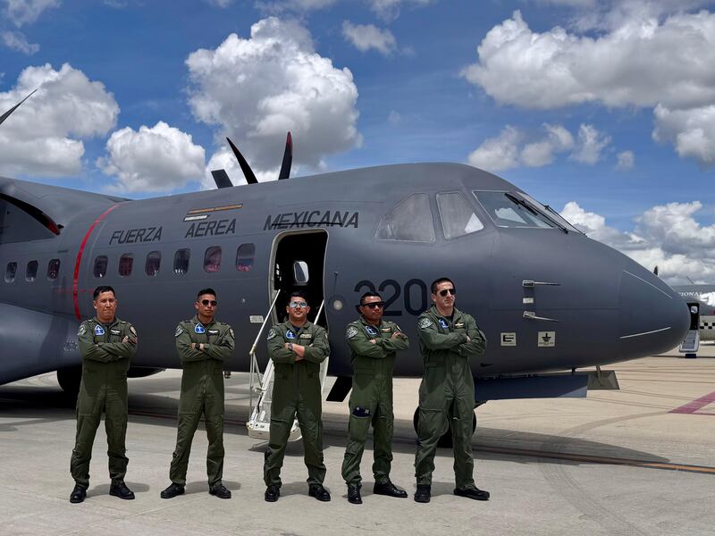 Crónica estuvo a bordo de una aeronave para presencial en primera persona de este despliegue de las Fuerzas Armadas.