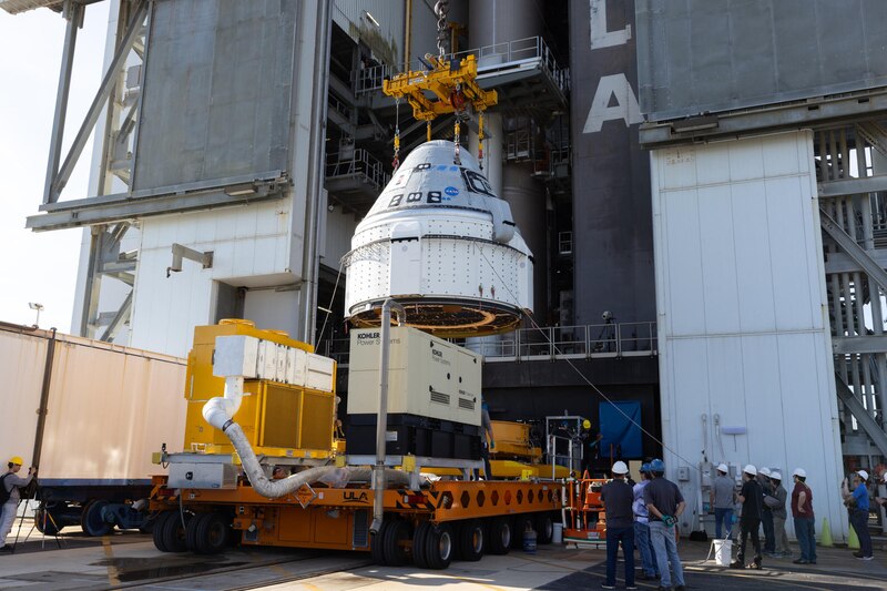 La cápsula de la tripulación de SpaceX se acopla al cohete Falcon 9