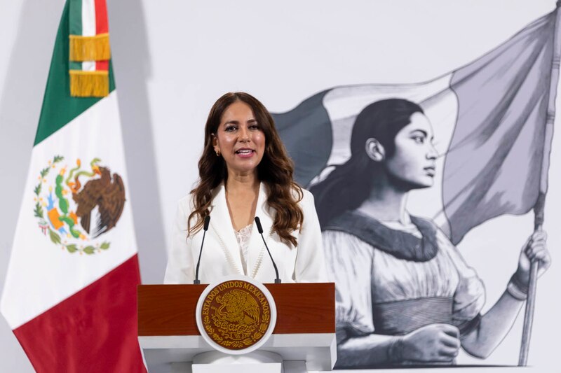 Libia García Muñoz Ledo durante conferencia donde se anuncia la Puerta Logística del Bajío como Polo de Bienestar para Guanajuato