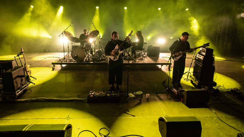 Banda de música tocando en vivo