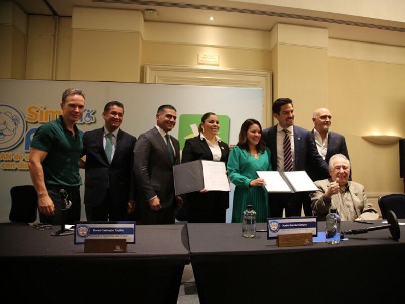 Firma de convenio entre el Ministerio de Educación y la Fundación Telefónica
