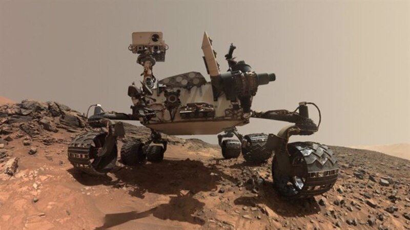 El rover Curiosity de la NASA explora la superficie de Marte