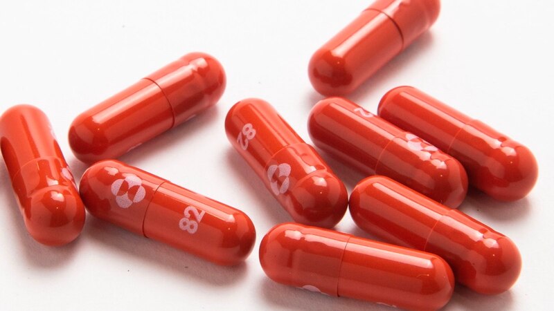 Pastillas rojas y blancas
