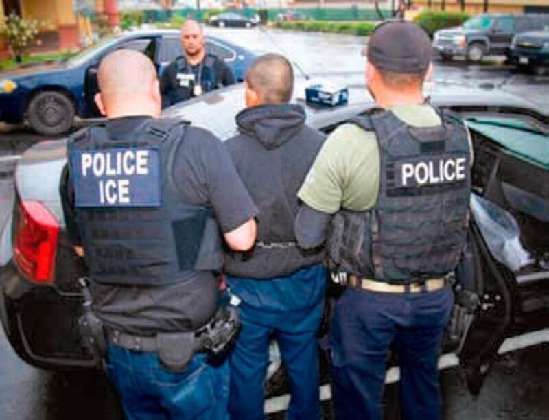 ICE arresta a tres hombres en California