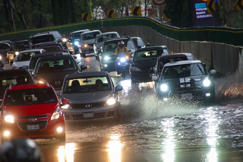 Intensas lluvias y encharcamientos afectaron diversos puntos de la capital.