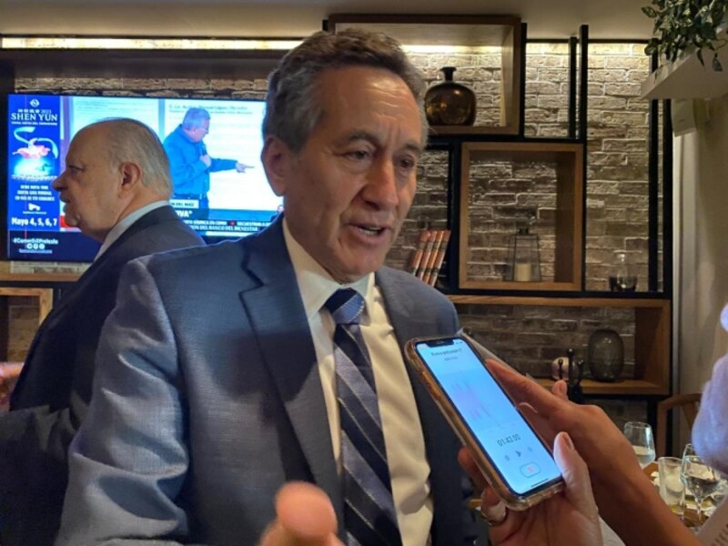 El presidente de la República, Luis Abinader, durante una entrevista.
